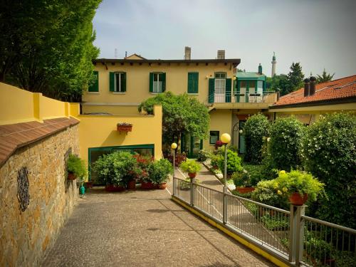 Le Residenze Dei Serravallo