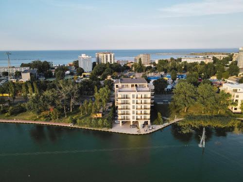 Solid Magic Apart Hotel