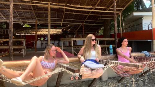 OIA Beach Hostel - El Nido