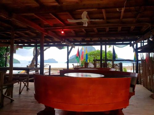 OIA Beach Hostel - El Nido