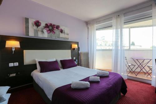 Brit Hotel Bleu Nuit