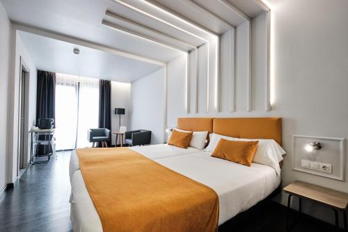 Lux Santiago