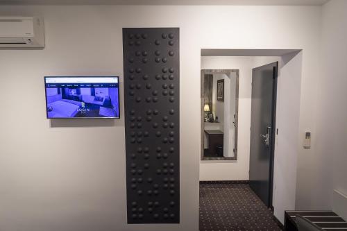 Log In Rooms
