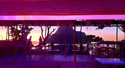 OIA Beach Hostel - El Nido