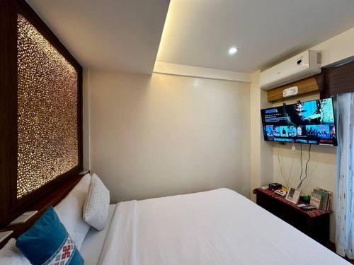 Chic Suite with Mountain View and Zen Room Access