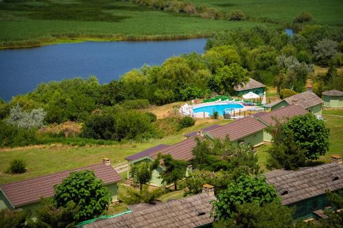 Delta Resort Treetop by Eight Continents