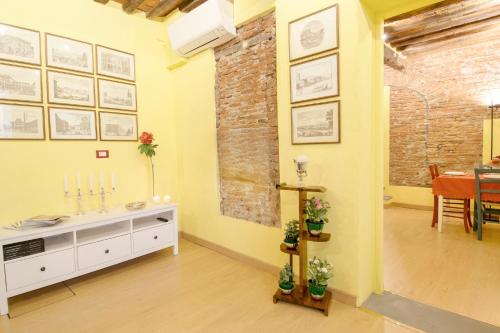Palazzo della Stufa Apartments For Rent In Lucca