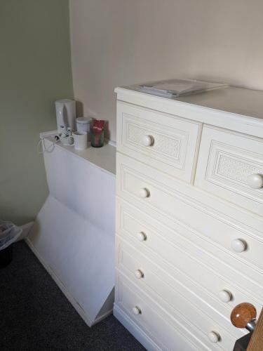 Small but bright single room not far from City Centre