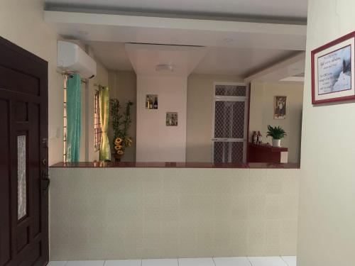 Scarlett Near Mount Zion