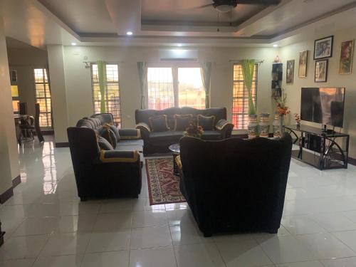 Scarlett Near Mount Zion