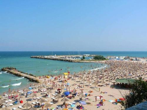 Cazare Eforie Nord, plaja Acapulco, garsoniere Four Studios, bucatarie comuna, baie proprie, etaj 4, fara lift