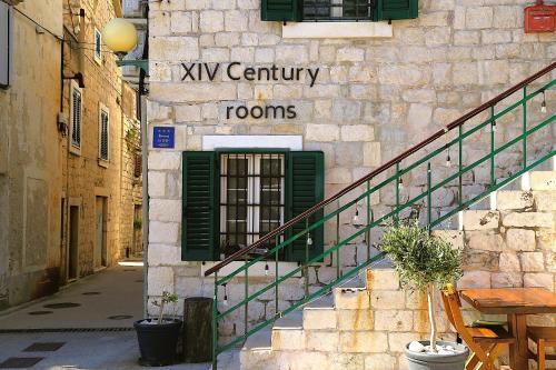 XIV Century Rooms