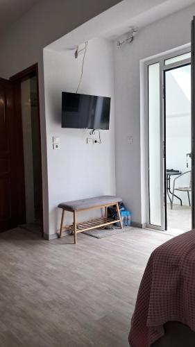 Carpe Diem near the Athens airport