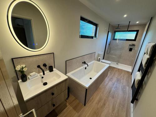 Unbox at Poplar Tree