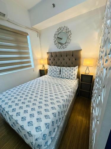 Near Bgc 1 bedroom with balcony Neflix