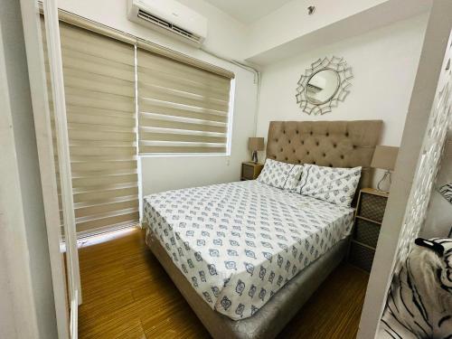 Near Bgc 1 bedroom with balcony Neflix
