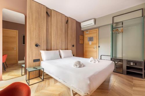 B&B HOTEL Genova City Center