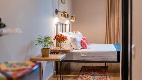 Twentyone By Vintage Hotel Collections