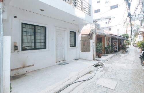 Stay inn Station 2 Boracay by RedDoorz