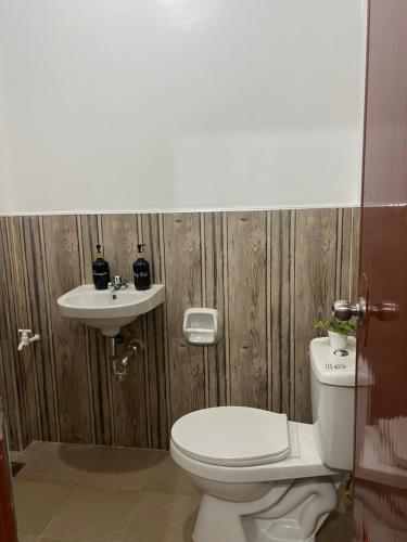 Affordable Apartelle 15mins to the Airport Airport & Sugba Lagoon-Triple Beagle Apartment