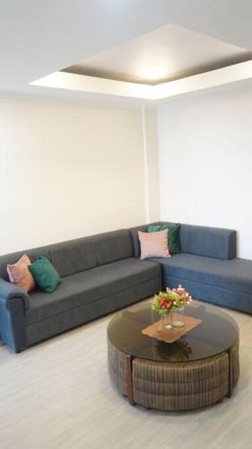 4-5br Apartment in Paranaque for Staycation