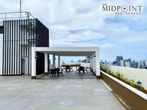 The MIDPOINT Residences 2 bedroom for couple or family condo near Ayala Center Cebu and SM City Cebu