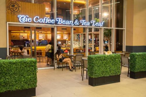 Manila Skyline View Digital Nomad Studio with balcony