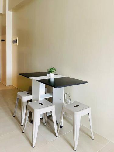 T2 Serene Pool View Escape