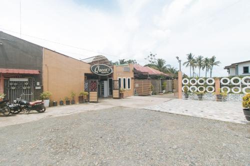 Queens Hometel by Oyo Rooms