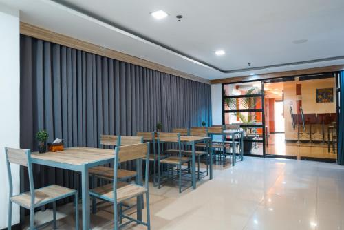 Travelbee Business Inn