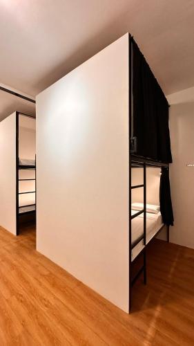 Puy-An, A Nomad Hostel