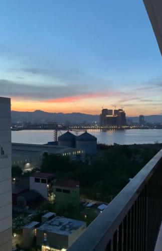 Luxurious Deluxe Apartment - EhubStay Mactan Cebu - Saekyung Condo Looc