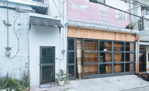 RedDoorz at Prince Hotel near NAIA T1