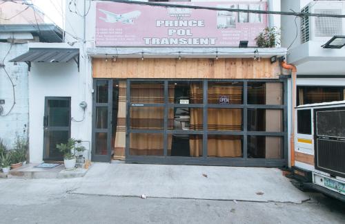 RedDoorz at Prince Hotel near NAIA T1