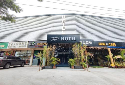 RedDoorz Premium @ Regency Sunset Hotel