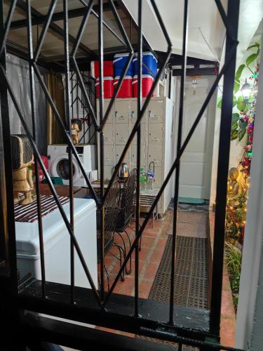 Bed and Breakfast Small Cozy Room with Balcony, T&B, Fast WiFi, Netflix