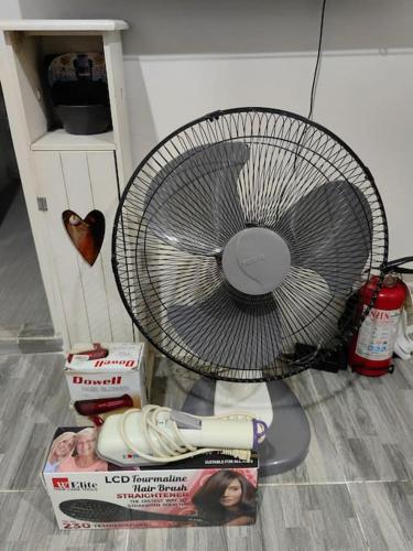 Bed and Breakfast Small Cozy Room with Balcony, T&B, Fast WiFi, Netflix