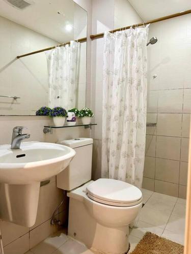 Azure Urban Resort - Modern Gaming staycation