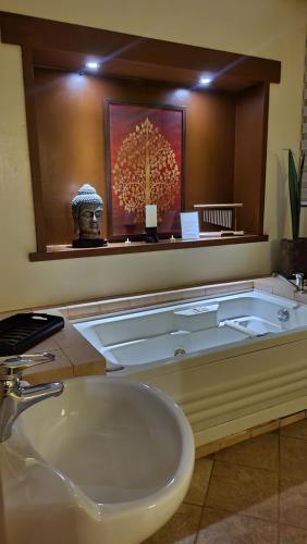 Charming Garden View, Privately Owned Deluxe Room at The Manor by Mist and Pine