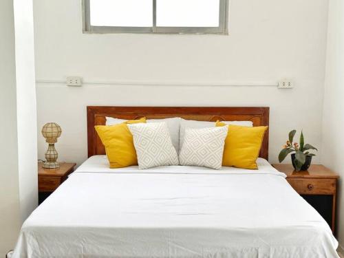 Ocean View Apartment - Absolute Beachfront with Kitchen, Netflix and Fast WiFi