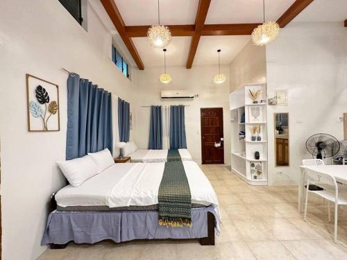 High Ceiling 60sqm Family Apartment with Partial Sea View and Kitchen