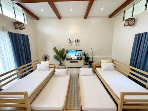 High Ceiling 60sqm Family Apartment with Partial Sea View and Kitchen