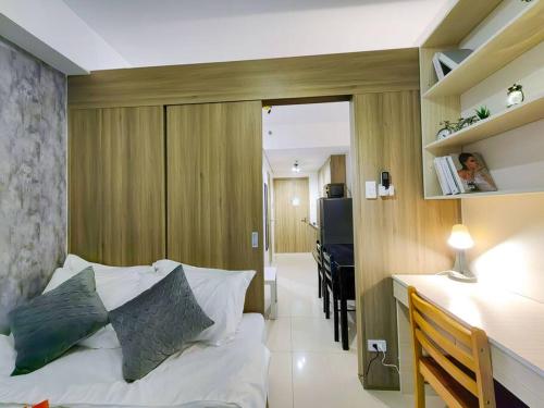 1BR Condotel with Balcony at FAME Residences #FM03