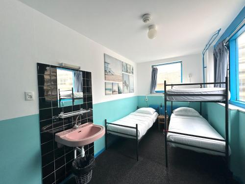 The Flying Pig Beach Hostel