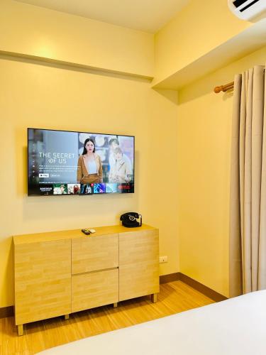 * *7 Metro View Studio