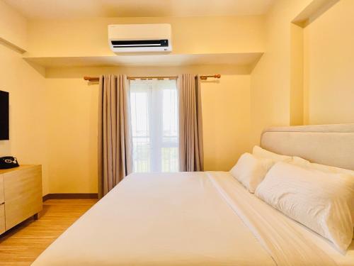 * *7 Metro View Studio