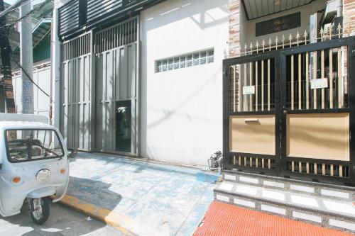 RedDoorz at MGP Apartelle Near Espana