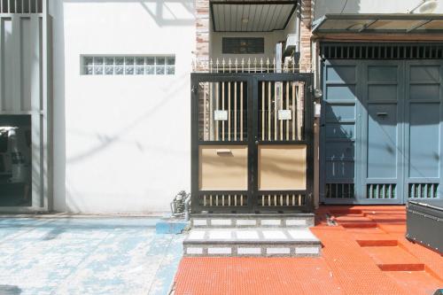 RedDoorz at MGP Apartelle Near Espana