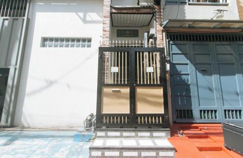 RedDoorz at MGP Apartelle Near Espana