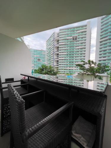 Nice one BR condo free pool in Commonwealth QC